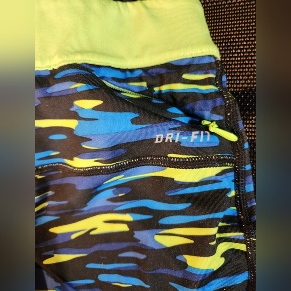 Nike Dri Fit Cropped Legging Size Small Blue Neon Camo - Picture 4 of 5